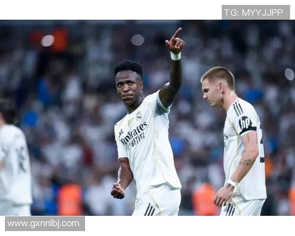 皇马与曼联激情对决足球直播全程回顾与精彩瞬间分析